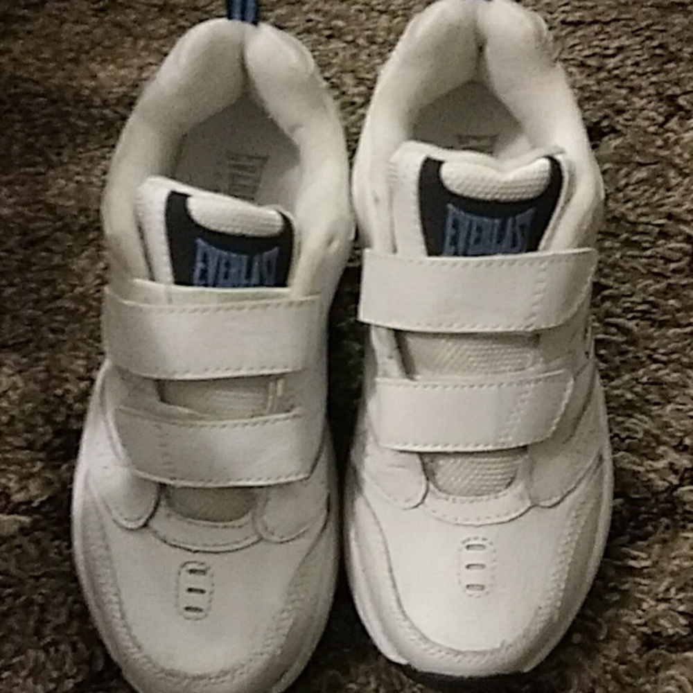 Men's gym shoes